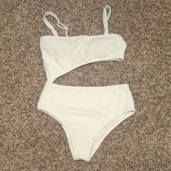 Shade & Shore white ribbed sleeveless cutout one piece swimsuit - Picture 3 of 9